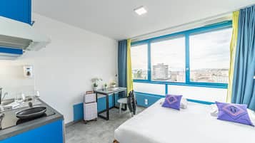 Soundproofing, free WiFi, bed sheets