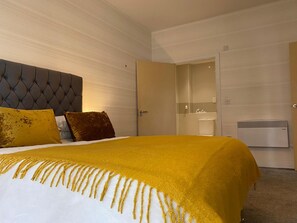 Apartment | 2 bedrooms, iron/ironing board, free WiFi, bed sheets - Riverside getaway 2 Bedroom (Liverpool)