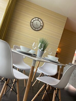 Dining - Riverside getaway 2 Bedroom (Liverpool)