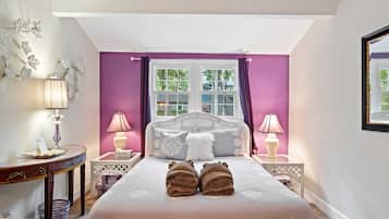 4 bedrooms, desk, iron/ironing board, WiFi (free)