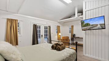 4 bedrooms, desk, iron/ironing board, WiFi (free)