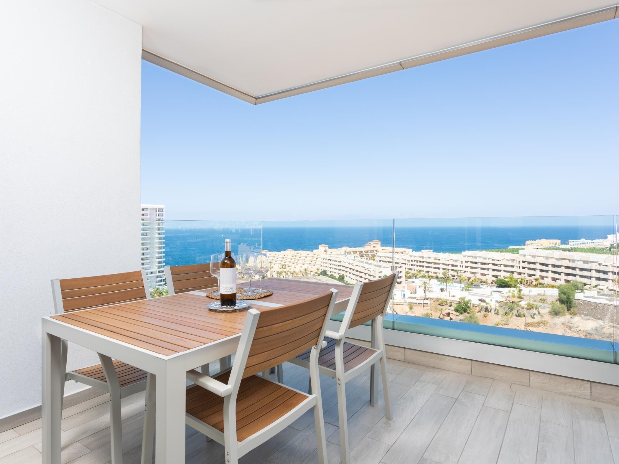 SPECTACULAR AND LUXURIOUS APARTMENT IN THE OCEAN GARDEN COMPLEX WITH SEA VIEW