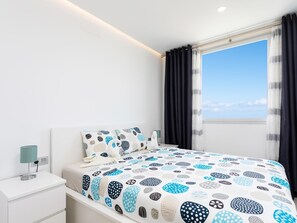 2 slaapkamers, een strijkplank/strijkijzer, internet, beddengoed