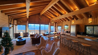 Luxury chalet with lake view, SPA/Heated swimming pool, 300m from the ski slopes