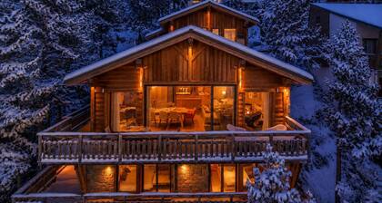 Chalet with spa/heated pool, lake view, ski-in/ski-out access, fire pit, 5-star rating