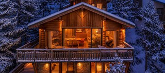 Chalet with spa/heated pool, lake view, ski-in/ski-out access, fire pit, 5-star rating