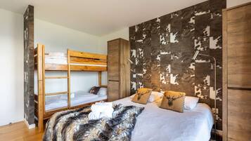 5 bedrooms, iron/ironing board, travel crib, WiFi