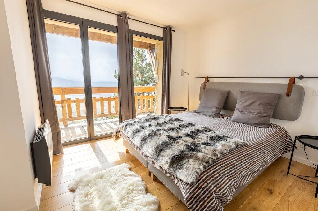 5 bedrooms, iron/ironing board, travel cot, WiFi