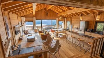 TV, fireplace, stereo