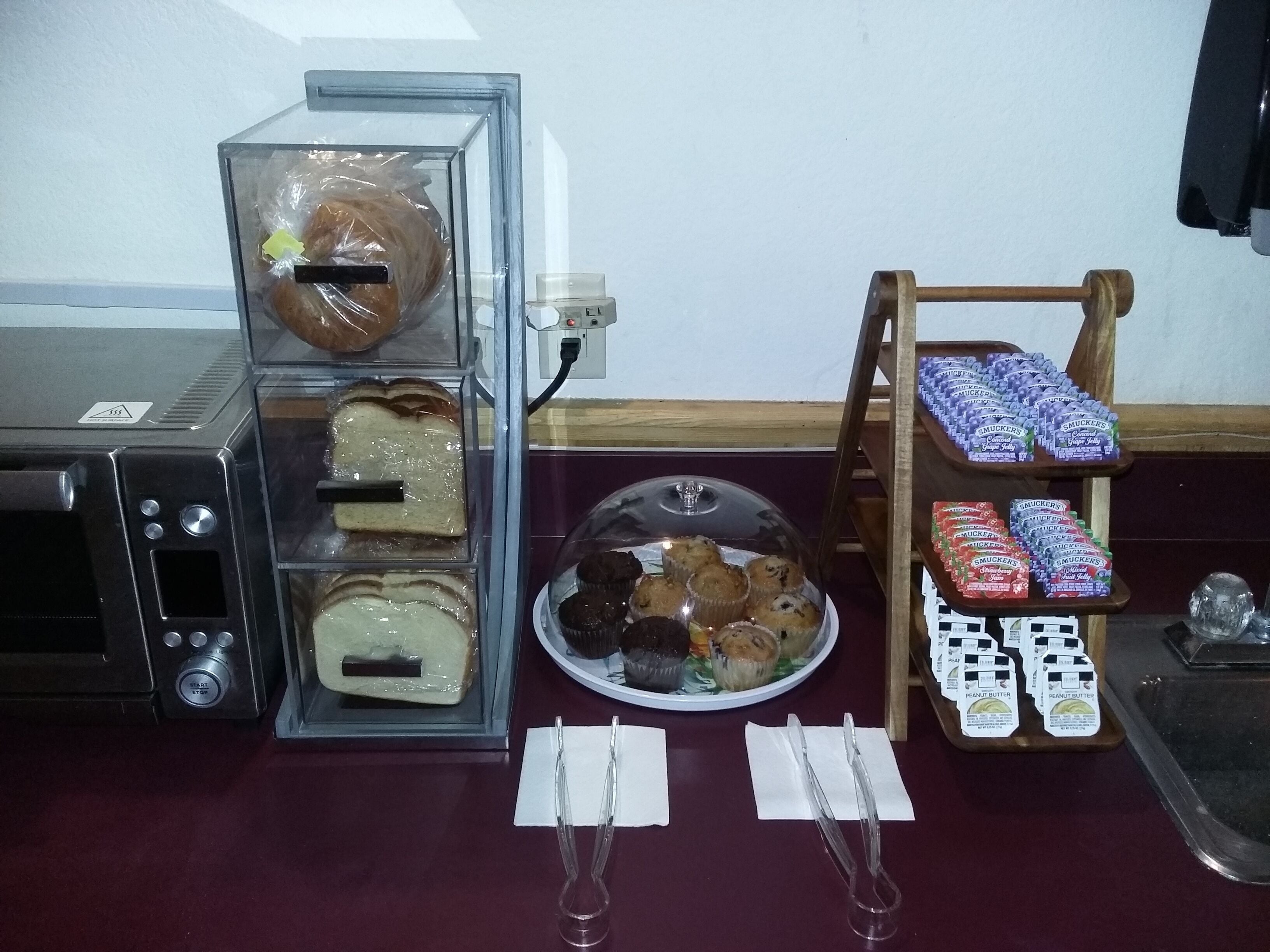 free daily continental breakfast