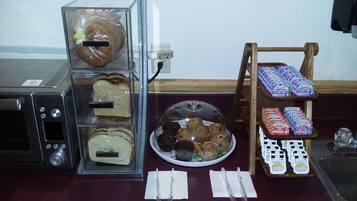 Free daily continental breakfast