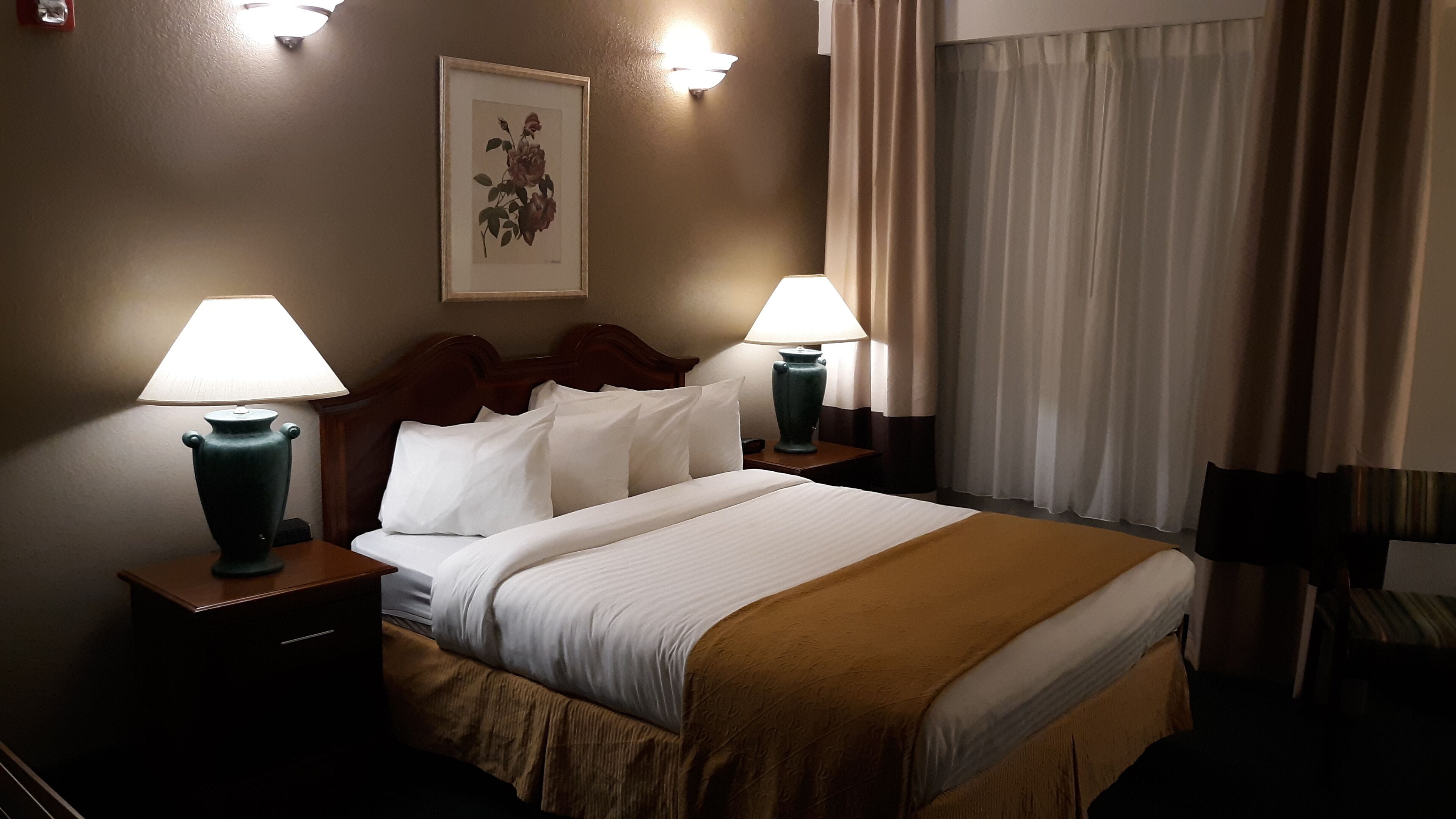 room, 1 queen bed, accessible | free wifi, bed sheets