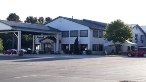 Exterior - Pleasant Moose Lodge (Newberry)