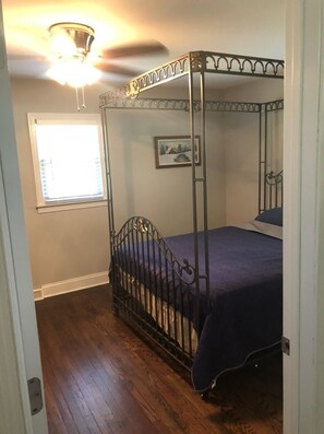 2 bedrooms, desk, free WiFi, bed sheets