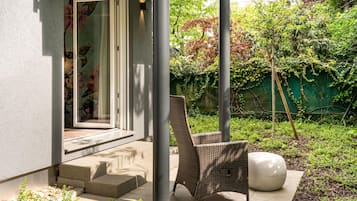 Standardzimmer, 1 Doppelbett | Zimmersafe, Schreibtisch, schallisolierte Zimmer, Bügeleisen/Bügelbrett