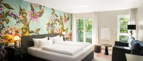 Cofres nos quartos, escrivaninha, quartos à prova de som