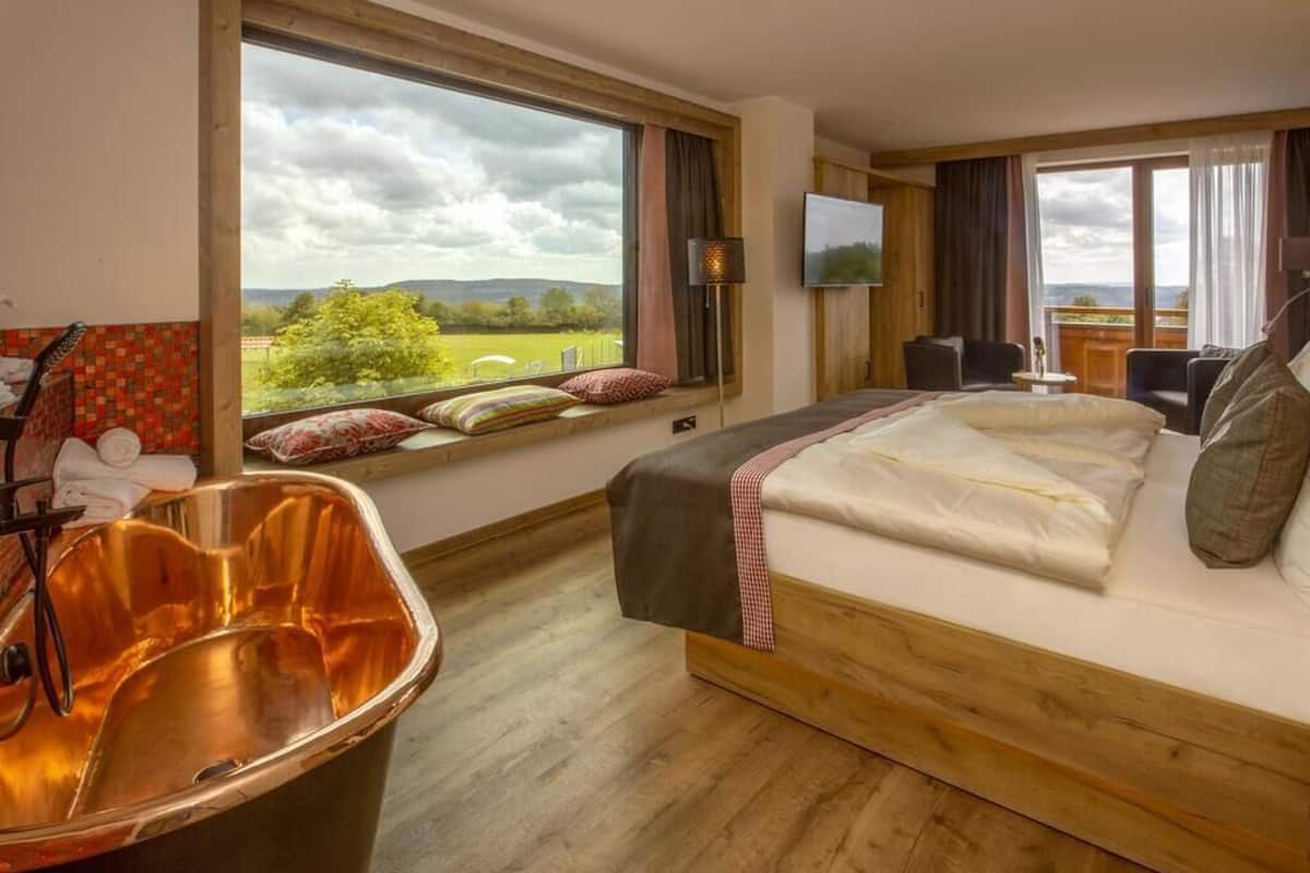 desk, laptop workspace, soundproofing, free wifi