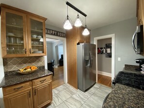 Fridge, microwave, oven, stovetop - ★ Charming Comfy Cottage Home with a Modern Flair★ (Augusta)
