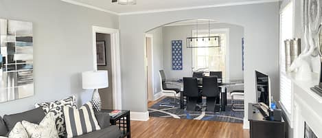 Televisión y chimenea