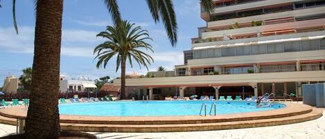Outdoor pool, a heated pool