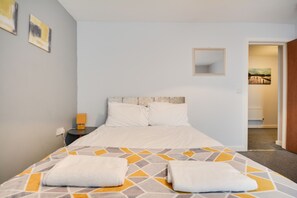 Apartment | 2 bedrooms, iron/ironing board, free WiFi, bed sheets