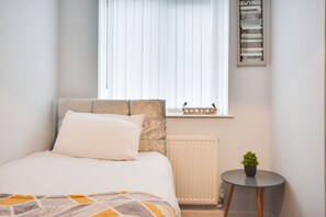 Apartment | 2 bedrooms, iron/ironing board, free WiFi, bed sheets - Cosy 2 Bedroom Apartment with Parking (Liverpool)