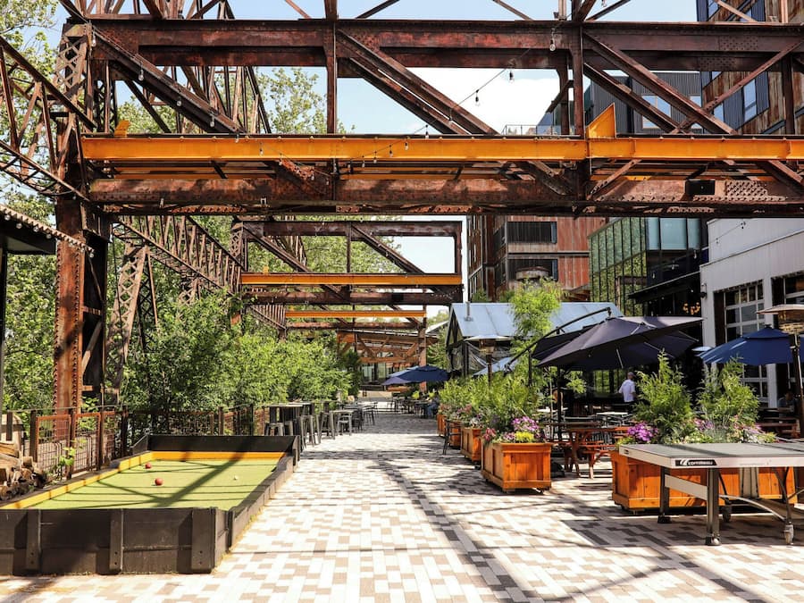 2 restaurants, breakfast, lunch, dinner served; American cuisine