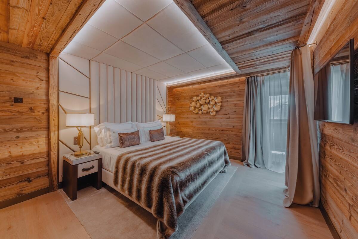 Roupas de cama premium, frigobar (abastecido com alguns itens grátis)