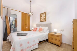 2 chambres, fer et planche à repasser, Wi-Fi, draps fournis