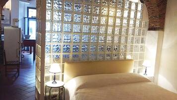 1 slaapkamer, een strijkplank/strijkijzer, internet, beddengoed