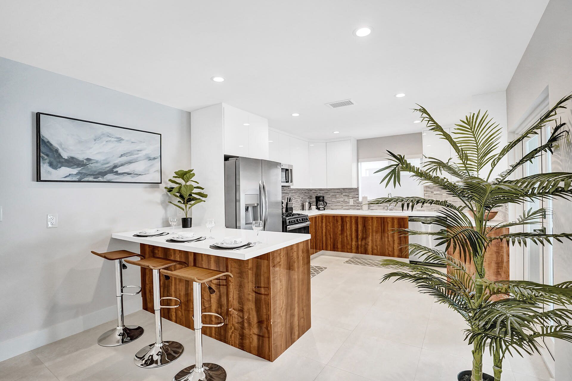 Outdoor Bliss: 4BR Private Pool Home, Near Beach