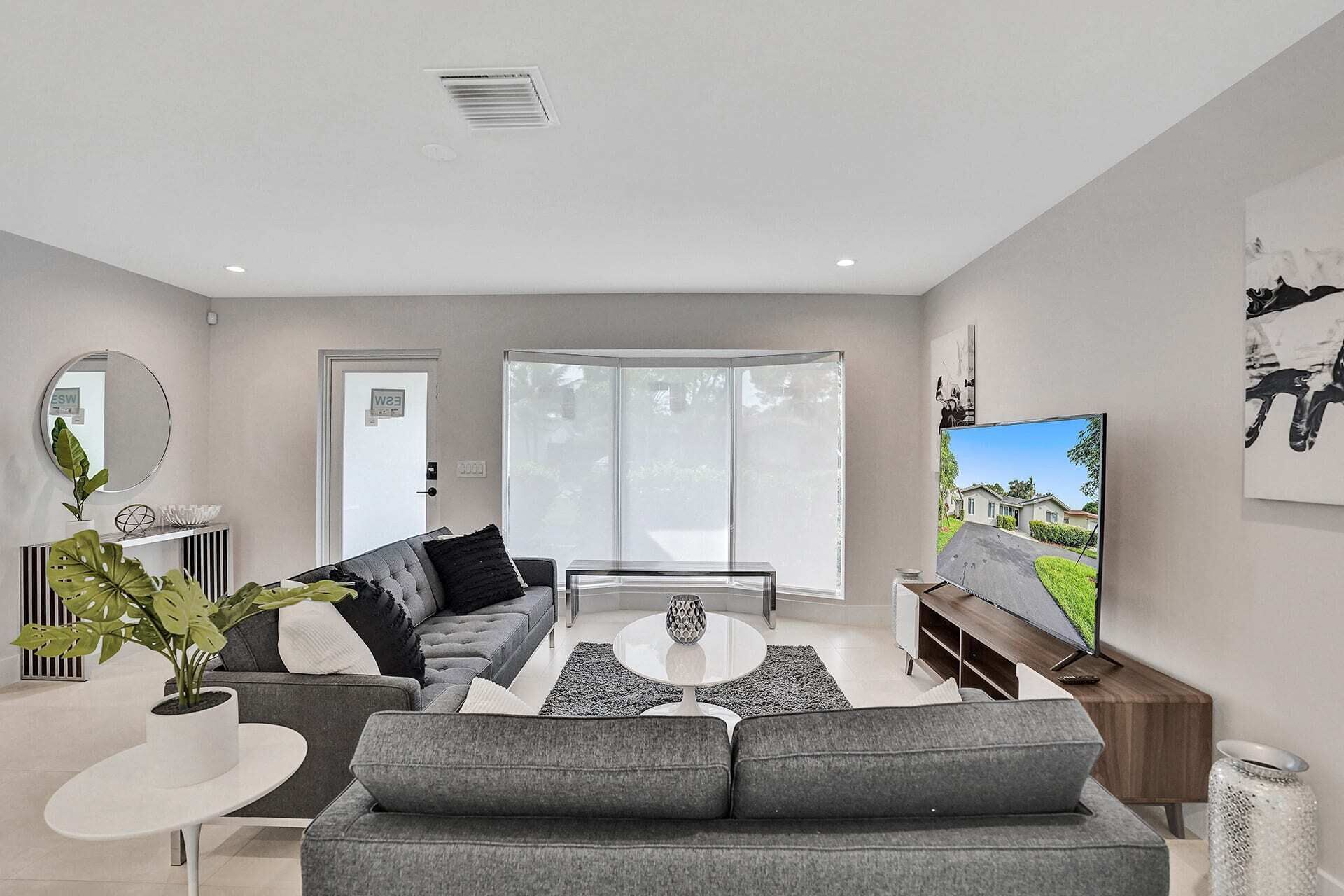 Outdoor Bliss: 4BR Private Pool Home, Near Beach