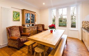 Deluxe House | In-room dining - River House (Inverness)