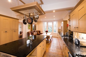 Deluxe House | Private kitchen - River House (Inverness)