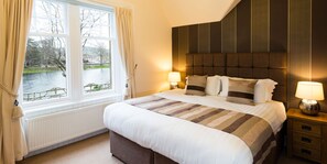 Maison Deluxe | 4 chambres, fer et planche à repasser, accès au Wi-Fi (inclus)