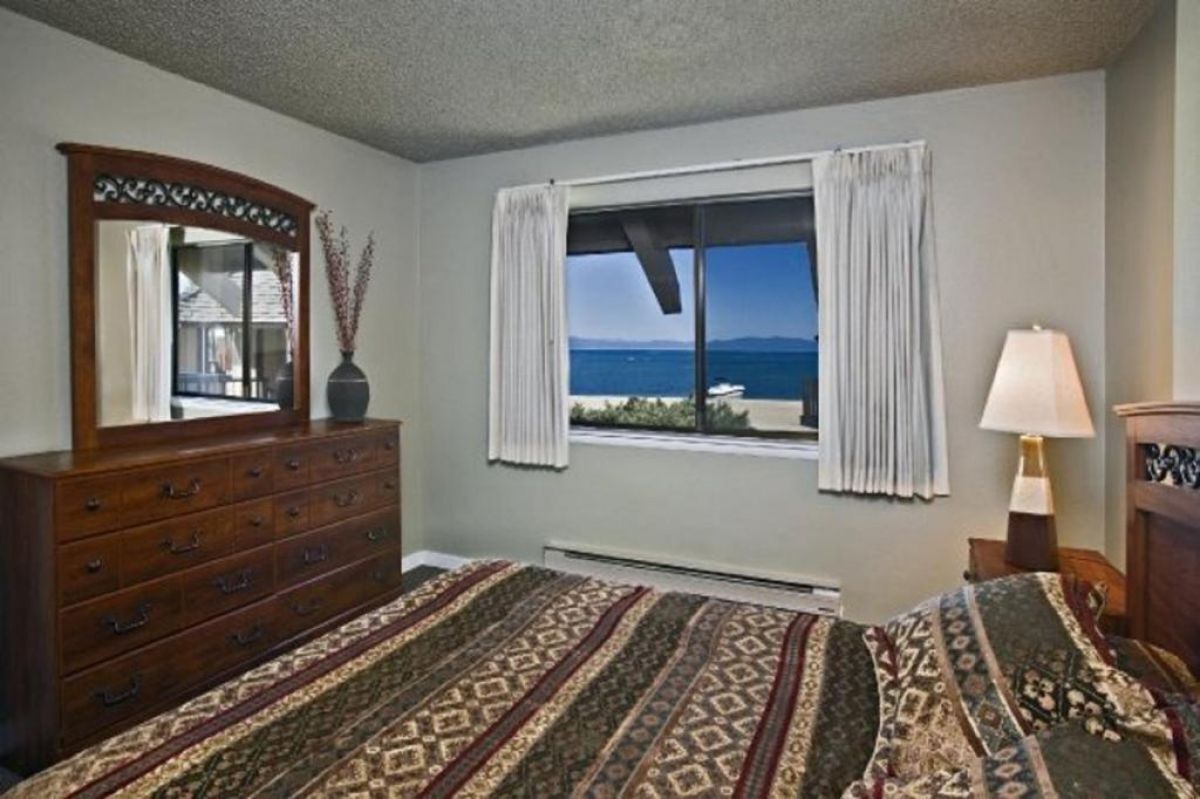 Stunning Beach Getaway! On-site Pool and Beach BBQ’s, Near Heavenly Ski Resort!