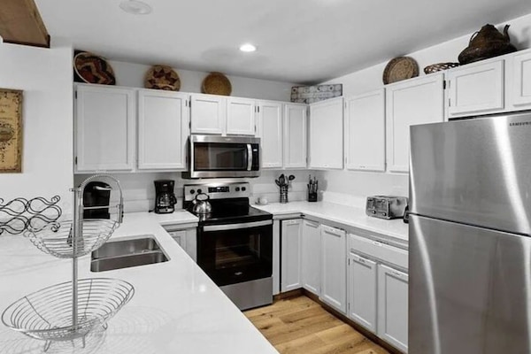 Refrigerador, microondas, horno, placa de cocina