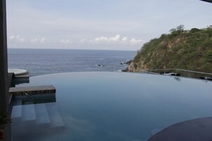 2 piscinas al aire libre