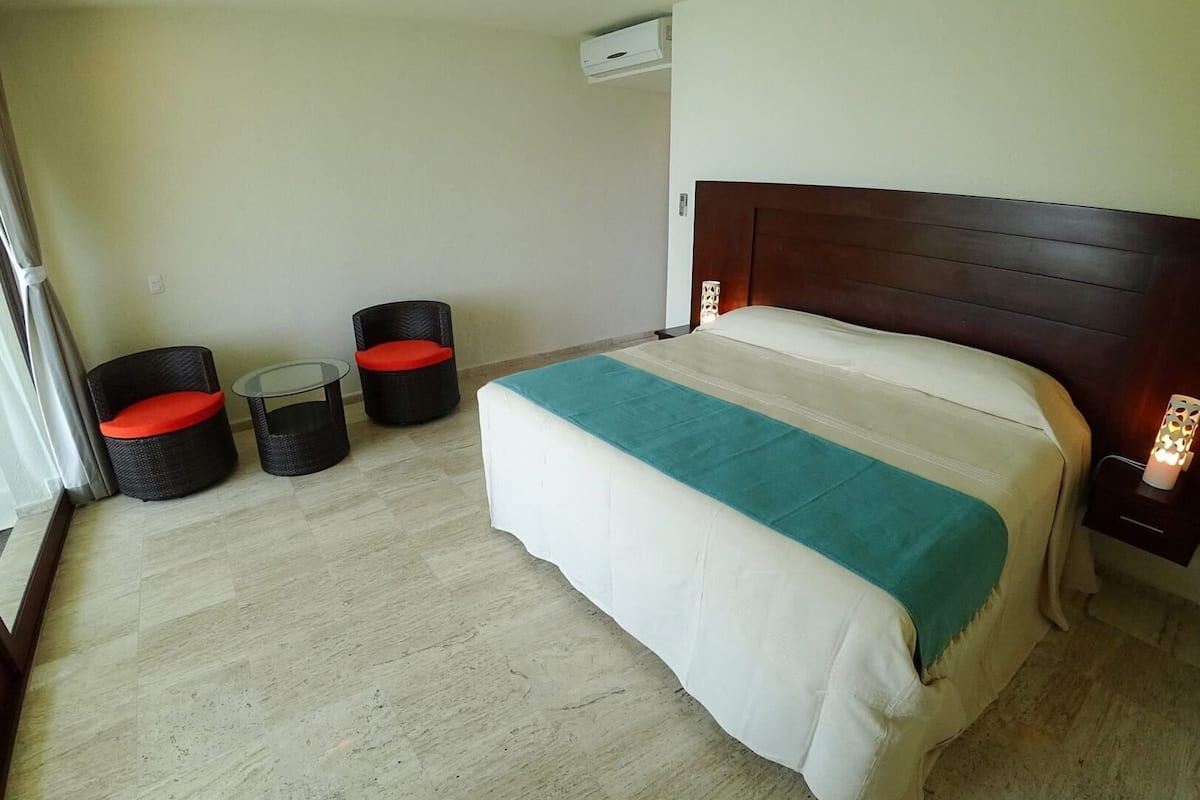 เครื่องนอนระดับพรีเมียม, ผ้านวมขนเป็ด, เตียง Select Comfort, มินิบาร์