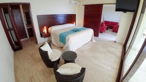 Premium bedding, down duvets, Select Comfort beds, minibar - Pacific King Hotel (San Pedro Pochutla)