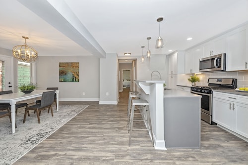 *Modern Condo In Downtown Frederick*