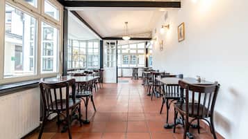 Dagelijks ontbijtbuffet (EUR 13 per persoon)