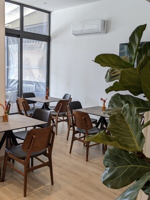 Dining - Sunflower Hotel Apartments, Larnaca (Larnaca)