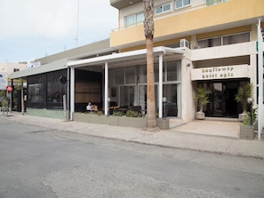 View from property - Sunflower Hotel Apts (Larnaca)