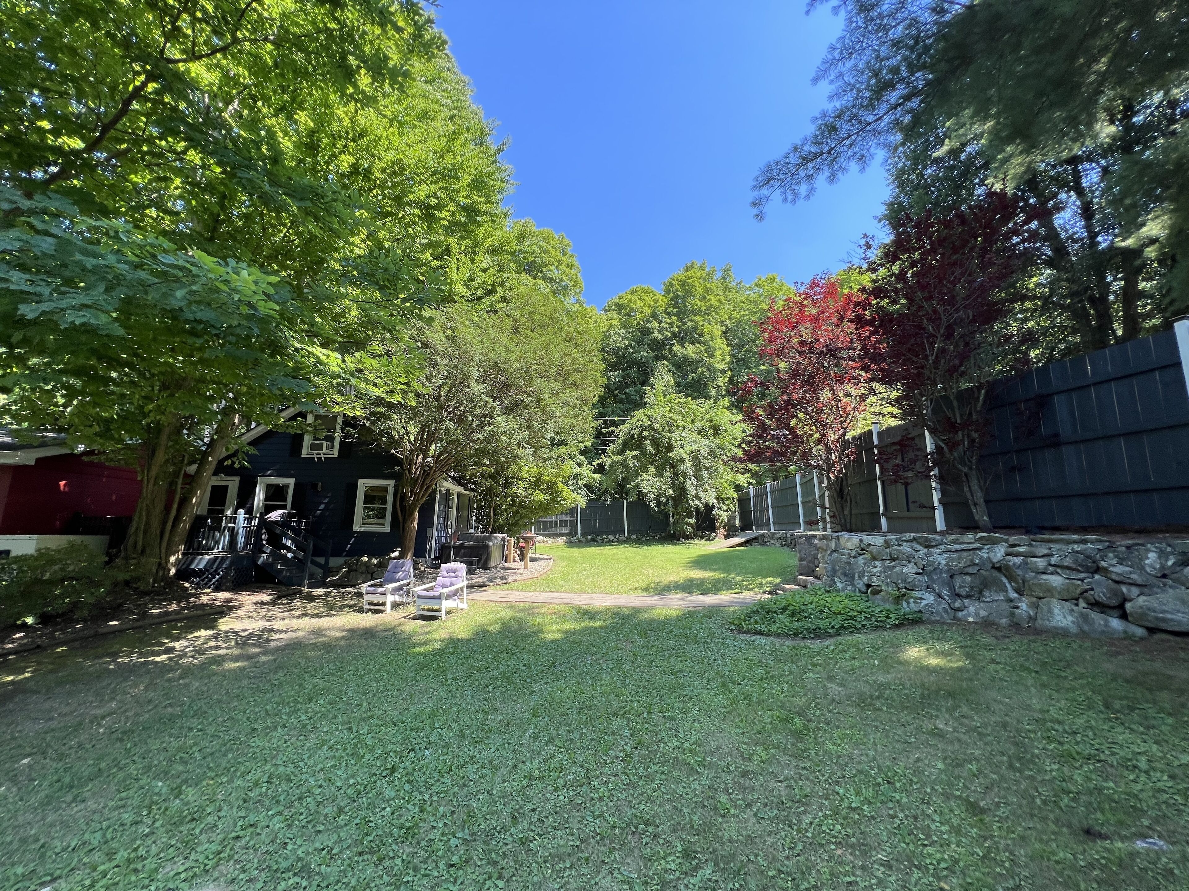 Cozy Countryside Barn/Garage Loft w Spa/Enclosed Yard/Fire Pit/Pellet Stove
