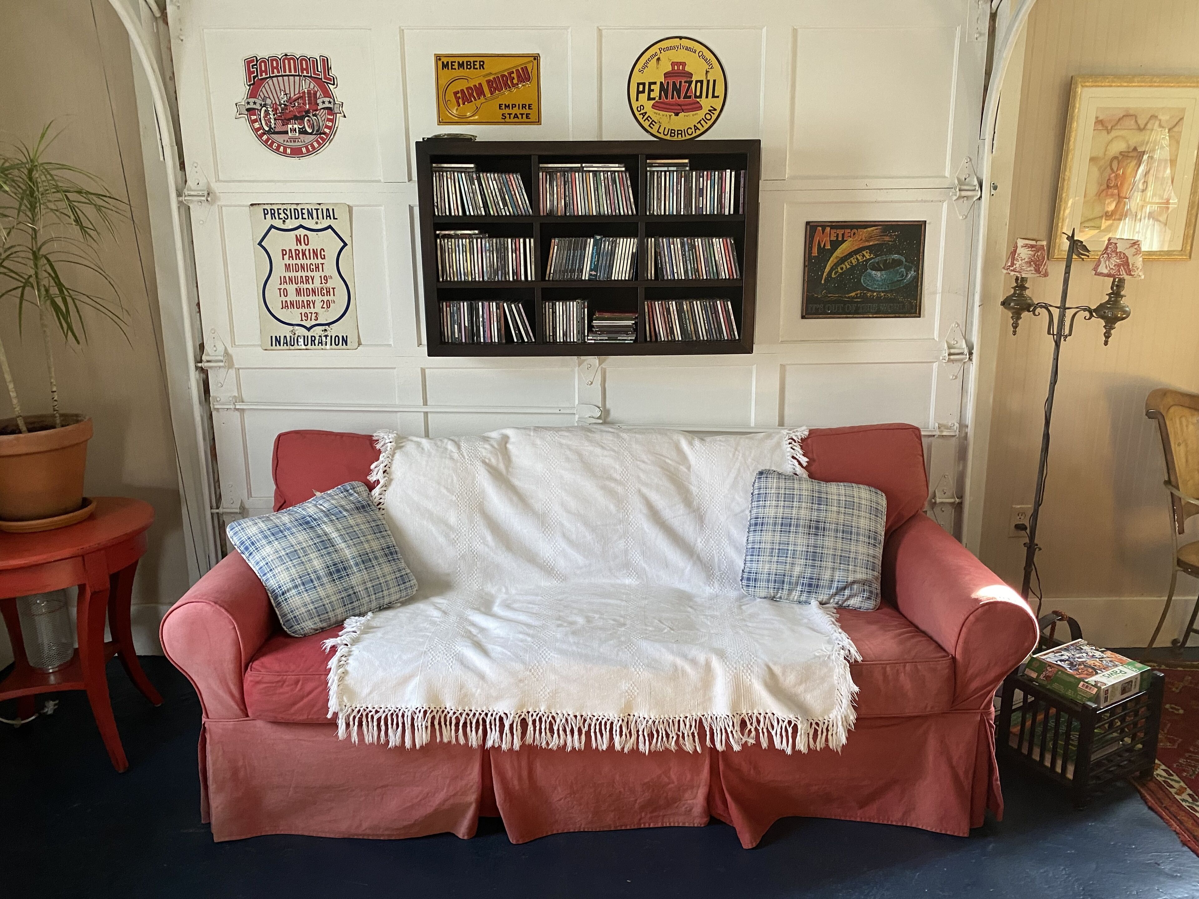 Cozy Countryside Barn/Garage Loft w Spa/Enclosed Yard/Fire Pit/Pellet Stove