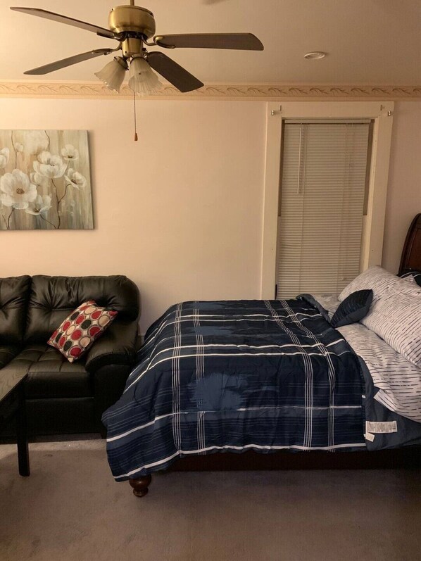 1 chambre, fer et planche à repasser, accès au Wi-Fi (inclus)