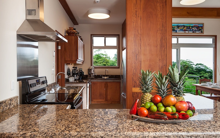 Arenal-area Jungle Lodge Pool Access, 5br/6.5ba, Sleeps 20 - Guanacaste Province