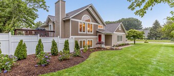 Beautiful home, quiet neighborhood w hot tub. Close to shopping, beach & trails.