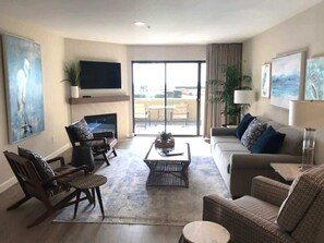 Fernseher, Kamin, Arbeitsbereiche